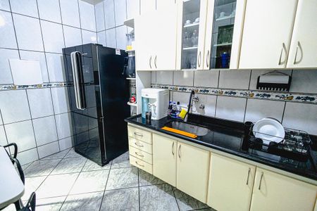 Casa à venda com 315m², 4 quartos e 6 vagas Casa à venda com 315m², 4 quartos e 6 vagasCozinha