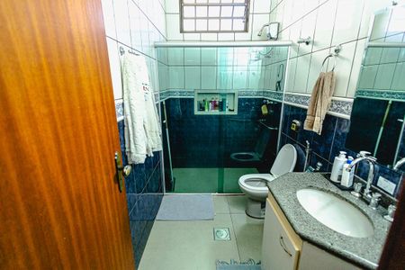 Casa à venda com 315m², 4 quartos e 6 vagas Casa à venda com 315m², 4 quartos e 6 vagasBanheiro