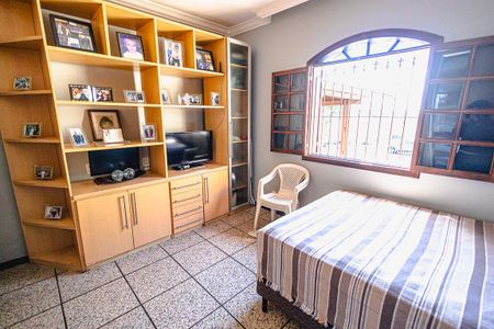 Casa à venda com 315m², 4 quartos e 6 vagas Casa à venda com 315m², 4 quartos e 6 vagasQuarto 3