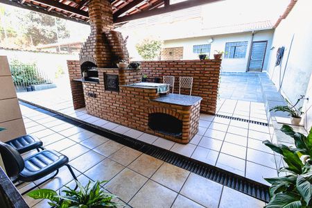 Casa à venda com 315m², 4 quartos e 6 vagas Casa à venda com 315m², 4 quartos e 6 vagasEspaço gourmet / quintal