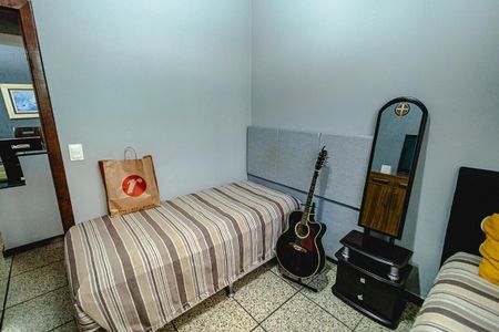 Casa à venda com 315m², 4 quartos e 6 vagas Casa à venda com 315m², 4 quartos e 6 vagasQuarto 2