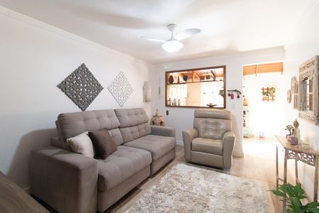 Casa à venda com 180m², 3 quartos e 3 vagas Casa à venda com 180m², 3 quartos e 3 vagasSala