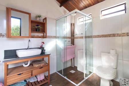 Casa à venda com 180m², 3 quartos e 3 vagas Casa à venda com 180m², 3 quartos e 3 vagasBanheiro externo