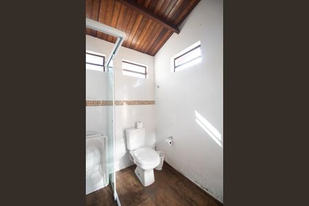 Casa à venda com 180m², 3 quartos e 3 vagas Casa à venda com 180m², 3 quartos e 3 vagasBanheiro externo