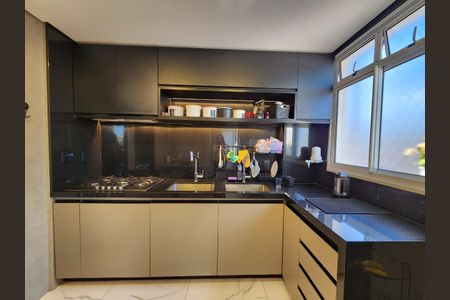 Apartamento à venda com 200m², 4 quartos e 4 vagasCozinha
