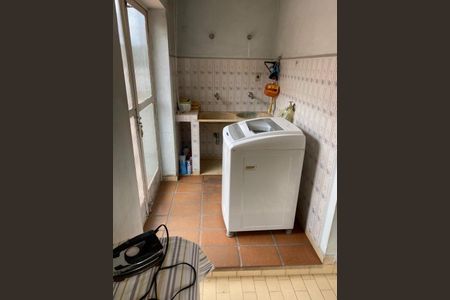 Casa à venda com 250m², 5 quartos e 5 vagasLavanderia