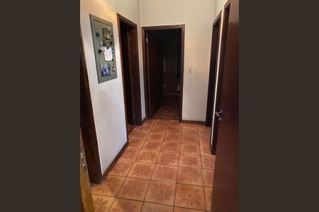 Casa à venda com 250m², 5 quartos e 5 vagasCorredor