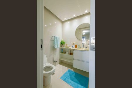 Apartamento à venda com 140m², 4 quartos e 2 vagas Apartamento à venda com 140m², 4 quartos e 2 vagasBanheiro da Suíte