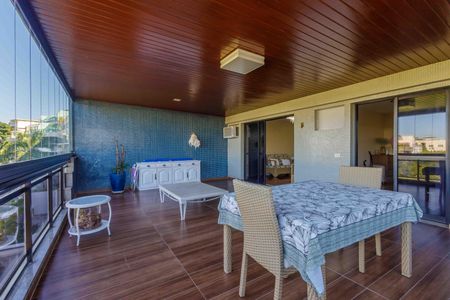 Apartamento à venda com 140m², 4 quartos e 2 vagas Apartamento à venda com 140m², 4 quartos e 2 vagasVaranda