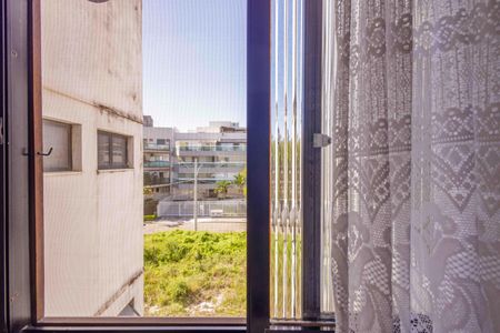 Apartamento à venda com 140m², 4 quartos e 2 vagas Apartamento à venda com 140m², 4 quartos e 2 vagasÁrea de Serviço vista