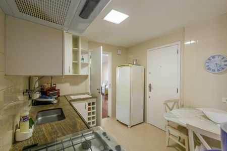 Apartamento à venda com 140m², 4 quartos e 2 vagas Apartamento à venda com 140m², 4 quartos e 2 vagasCozinha