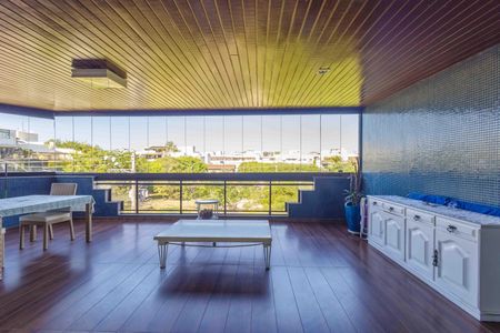 Apartamento à venda com 140m², 4 quartos e 2 vagas Apartamento à venda com 140m², 4 quartos e 2 vagasVaranda