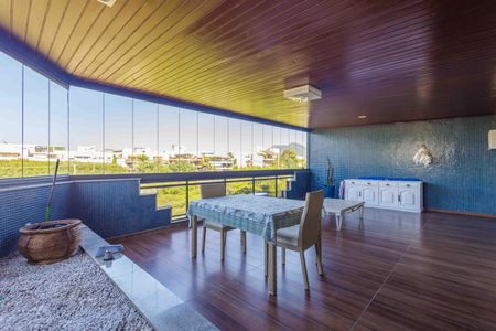 Apartamento à venda com 140m², 4 quartos e 2 vagas Apartamento à venda com 140m², 4 quartos e 2 vagasVaranda