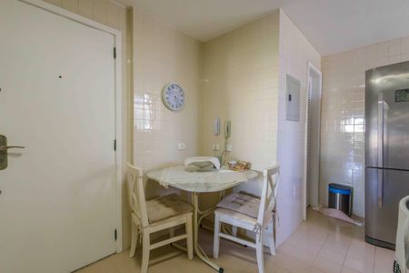Apartamento à venda com 140m², 4 quartos e 2 vagas Apartamento à venda com 140m², 4 quartos e 2 vagasCozinha