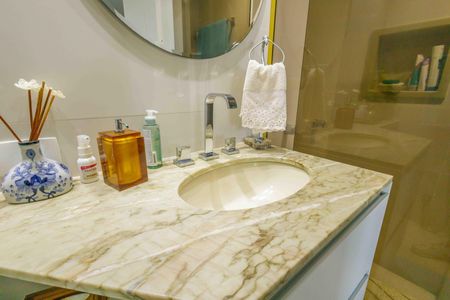 Apartamento à venda com 140m², 4 quartos e 2 vagas Apartamento à venda com 140m², 4 quartos e 2 vagasBanheiro da Suíte