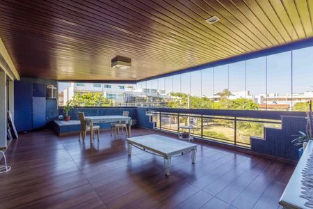 Apartamento à venda com 140m², 4 quartos e 2 vagas Apartamento à venda com 140m², 4 quartos e 2 vagasVaranda