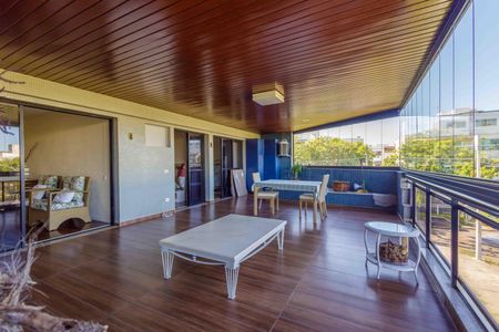 Apartamento à venda com 140m², 4 quartos e 2 vagas Apartamento à venda com 140m², 4 quartos e 2 vagasVaranda