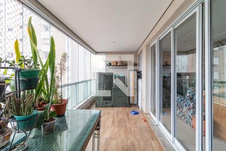 Apartamento para alugar com 120m², 3 quartos e 2 vagas