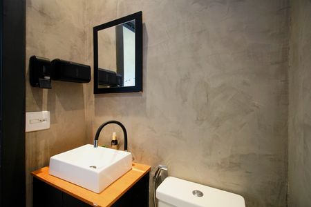 Casa de condomínio à venda com 500m², 3 quartos e 4 vagasBanheiro de serviço