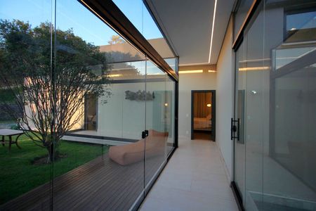 Casa de condomínio à venda com 500m², 3 quartos e 4 vagasCorredores