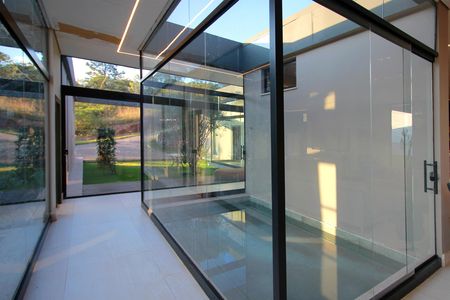 Casa de condomínio à venda com 500m², 3 quartos e 4 vagasCorredores