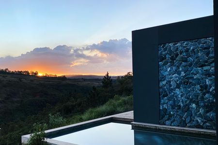 Casa de condomínio à venda com 500m², 3 quartos e 4 vagas Casa de condomínio à venda com 500m², 3 quartos e 4 vagasVista Sala de Estar