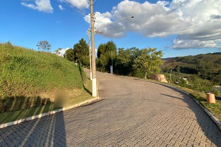 Casa de condomínio à venda com 500m², 3 quartos e 4 vagas Casa de condomínio à venda com 500m², 3 quartos e 4 vagasEntrada