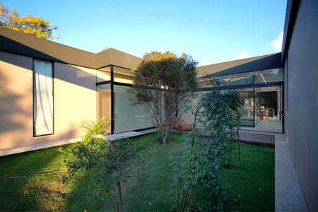 Casa de condomínio à venda com 500m², 3 quartos e 4 vagasJardim interno