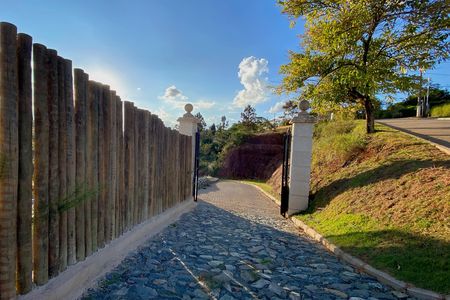 Casa de condomínio à venda com 500m², 3 quartos e 4 vagas Casa de condomínio à venda com 500m², 3 quartos e 4 vagasEntrada