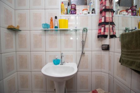 Casa à venda com 150m², 4 quartos e 1 vaga Casa à venda com 150m², 4 quartos e 1 vagaBanheiro Casa 2