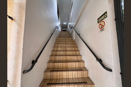 Apartamento para alugar com 60m², 2 quartos e 1 vaga Apartamento para alugar com 60m², 2 quartos e 1 vagaEscada