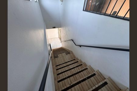 Apartamento para alugar com 60m², 2 quartos e 1 vaga Apartamento para alugar com 60m², 2 quartos e 1 vagaEscada