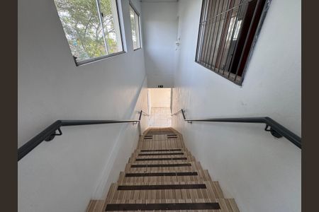 Apartamento para alugar com 60m², 2 quartos e 1 vaga Apartamento para alugar com 60m², 2 quartos e 1 vagaEscada