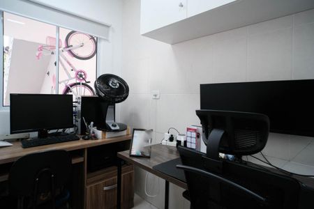 Casa à venda com 200m², 3 quartos e 2 vagasEscritório