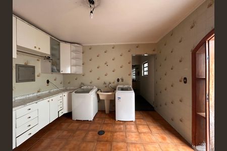 Casa à venda com 592m², 4 quartos e 6 vagas Casa à venda com 592m², 4 quartos e 6 vagasÁrea de Serviço