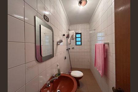 Casa à venda com 592m², 4 quartos e 6 vagas Casa à venda com 592m², 4 quartos e 6 vagasBanheiro Social 2