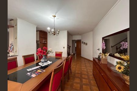 Casa à venda com 592m², 4 quartos e 6 vagas Casa à venda com 592m², 4 quartos e 6 vagasCopa