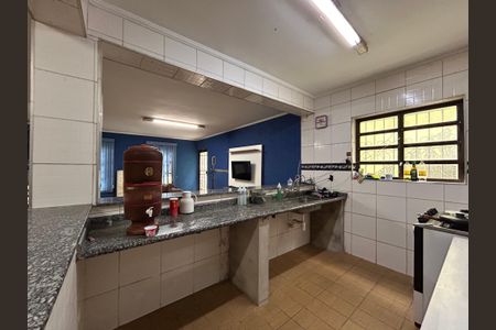Casa à venda com 592m², 4 quartos e 6 vagas Casa à venda com 592m², 4 quartos e 6 vagasCozinha 2
