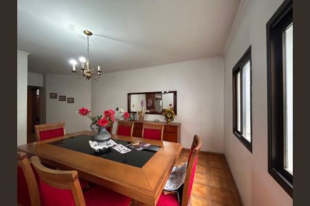 Casa à venda com 592m², 4 quartos e 6 vagas Casa à venda com 592m², 4 quartos e 6 vagasCopa