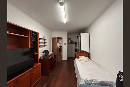 Casa à venda com 592m², 4 quartos e 6 vagas Casa à venda com 592m², 4 quartos e 6 vagasQuarto 1