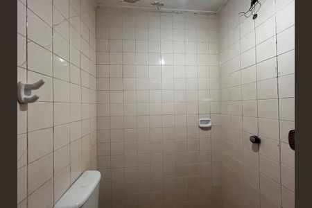 Casa à venda com 592m², 4 quartos e 6 vagas Casa à venda com 592m², 4 quartos e 6 vagasBanheiro de serviço 2