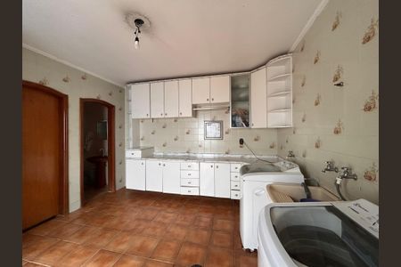 Casa à venda com 592m², 4 quartos e 6 vagas Casa à venda com 592m², 4 quartos e 6 vagasÁrea de Serviço