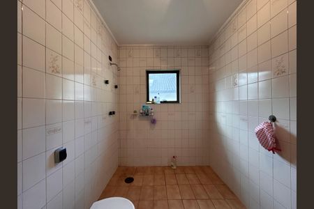 Casa à venda com 592m², 4 quartos e 6 vagas Casa à venda com 592m², 4 quartos e 6 vagasBanheiro da Suíte 1