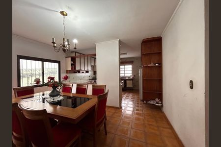 Casa à venda com 592m², 4 quartos e 6 vagas Casa à venda com 592m², 4 quartos e 6 vagasCopa