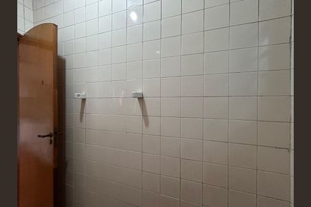 Casa à venda com 592m², 4 quartos e 6 vagas Casa à venda com 592m², 4 quartos e 6 vagasBanheiro de serviço