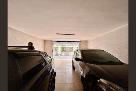 Casa à venda com 592m², 4 quartos e 6 vagas Casa à venda com 592m², 4 quartos e 6 vagasÁrea comum