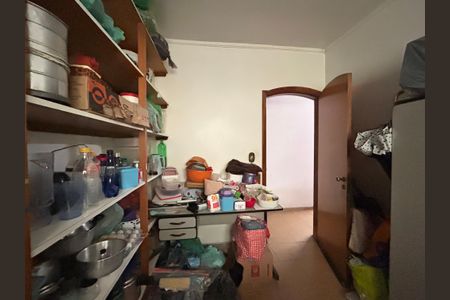 Casa à venda com 592m², 4 quartos e 6 vagas Casa à venda com 592m², 4 quartos e 6 vagasDespensa