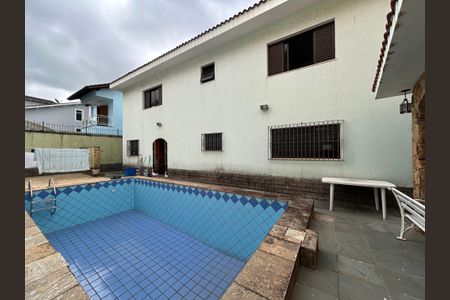 Casa à venda com 592m², 4 quartos e 6 vagas Casa à venda com 592m², 4 quartos e 6 vagasÁrea comum - Piscina