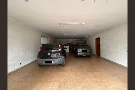 Casa à venda com 592m², 4 quartos e 6 vagas Casa à venda com 592m², 4 quartos e 6 vagasÁrea comum