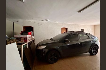 Casa à venda com 592m², 4 quartos e 6 vagas Casa à venda com 592m², 4 quartos e 6 vagasÁrea comum